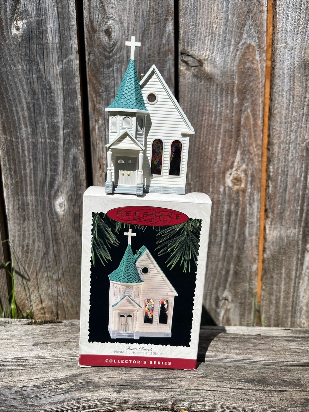 Hallmark Keepsake Town Church Nostalgic Houses and Shops Ornament 1995